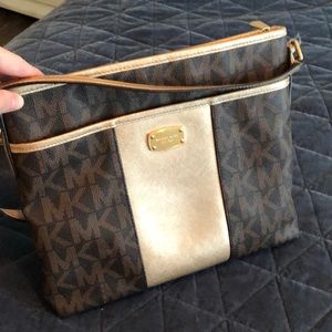 Used Authentic Micheal Kors Crossbody
